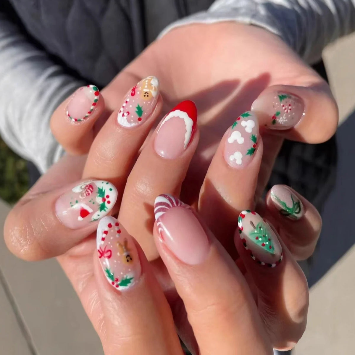 Press-On Nail Set Festive Holiday Designs Easy Apply & Long-Lasting