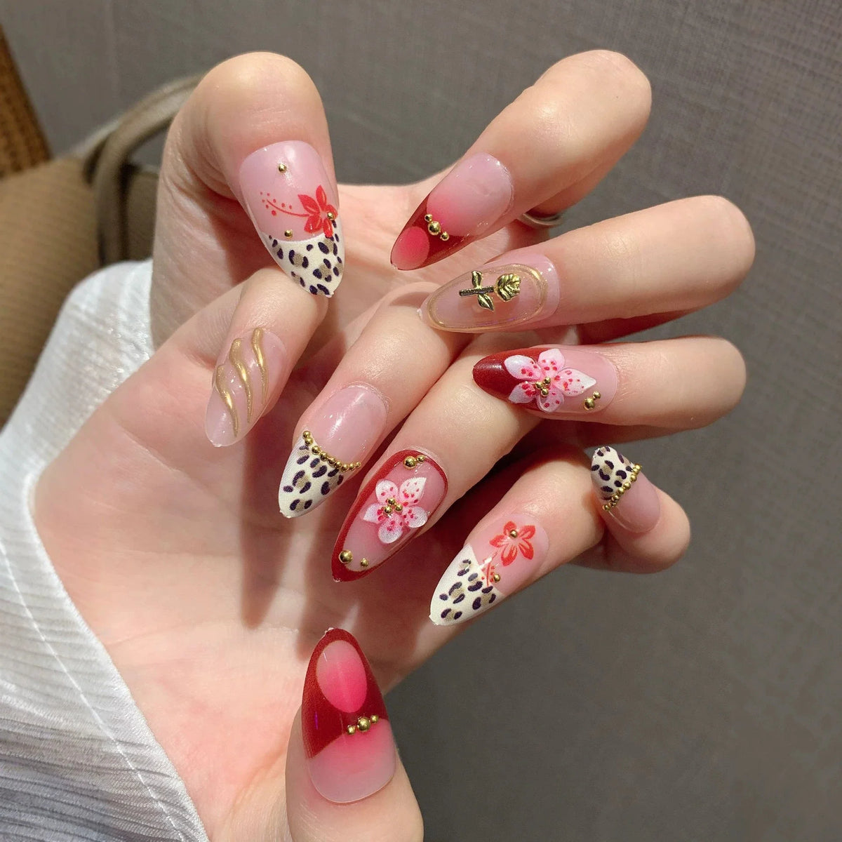 Press-On Nail Set Floral 30 Pieces Peel-And-Stick