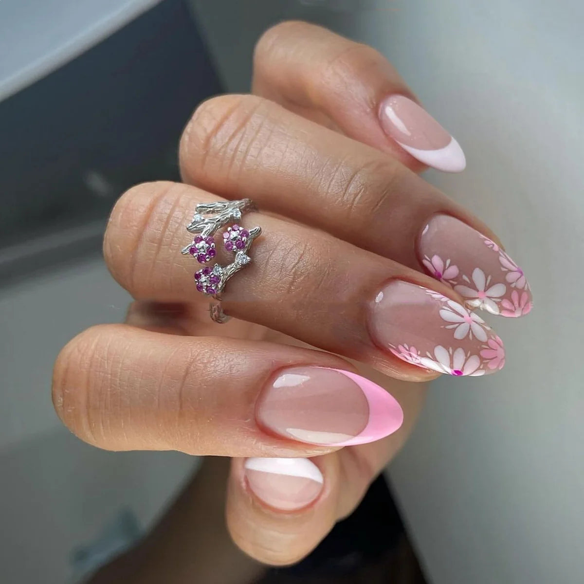 Press-On Nail Set Floral Accent Easy Apply