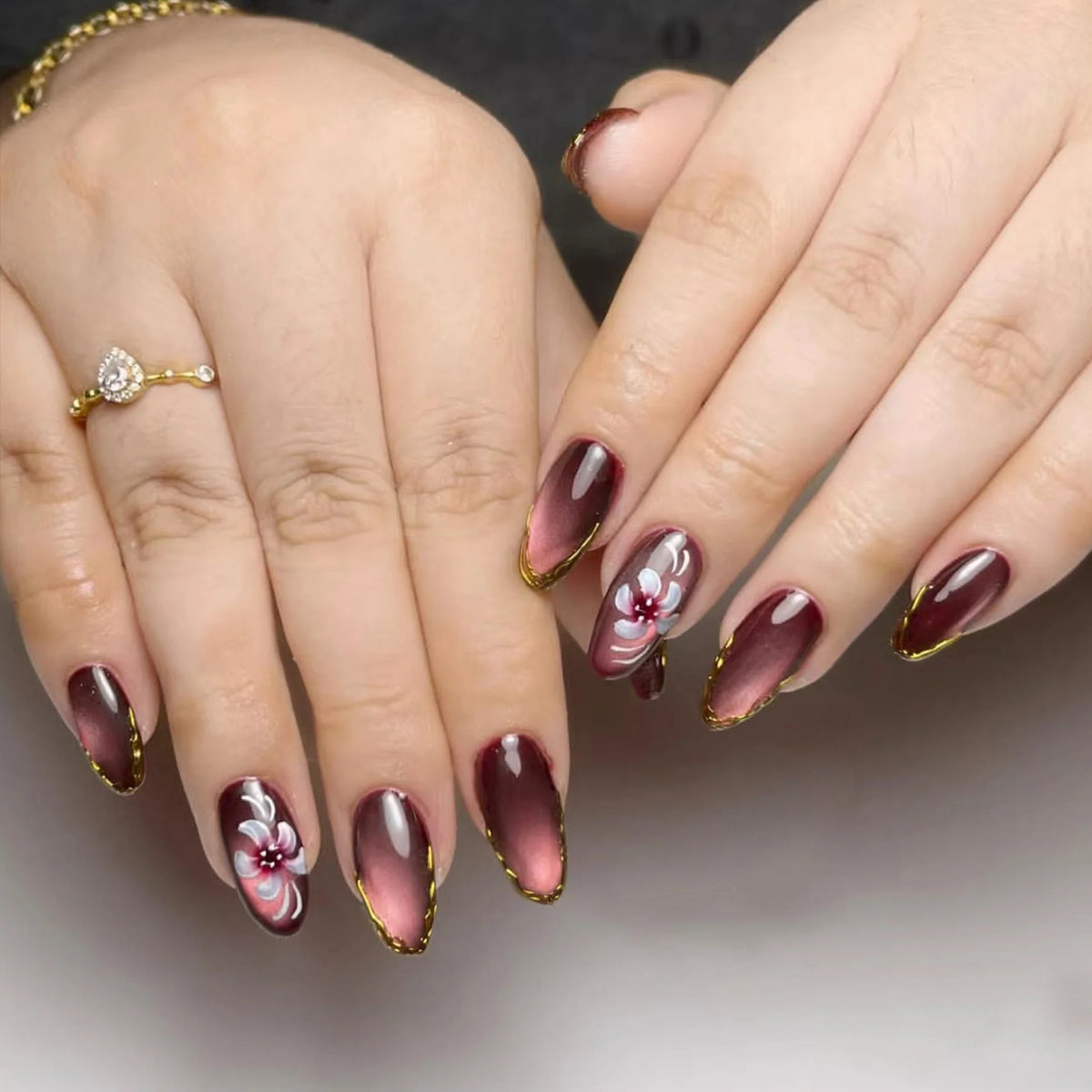 Press-On Nail Set Floral Accent Long-Lasting & Lightweight