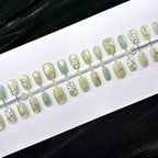 Press-On Nail Set Floral Accents & Long-Lasting Wear