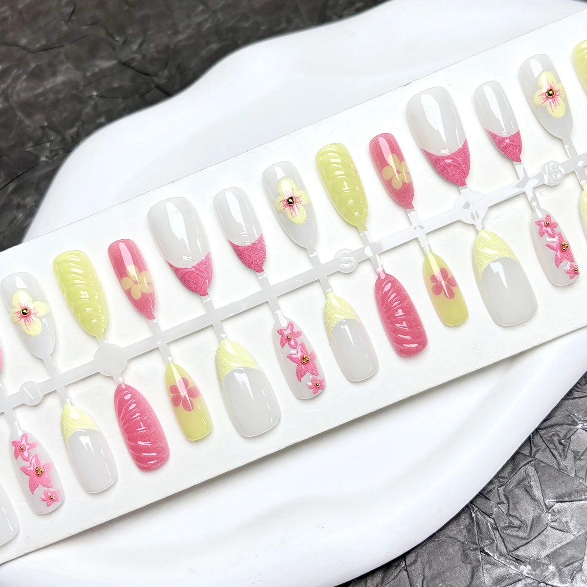 Press-On Nail Set Floral Art Long-Lasting