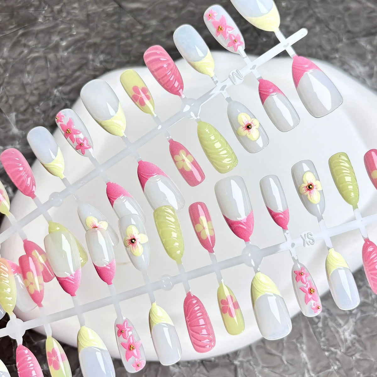 Press-On Nail Set Floral Art Long-Lasting