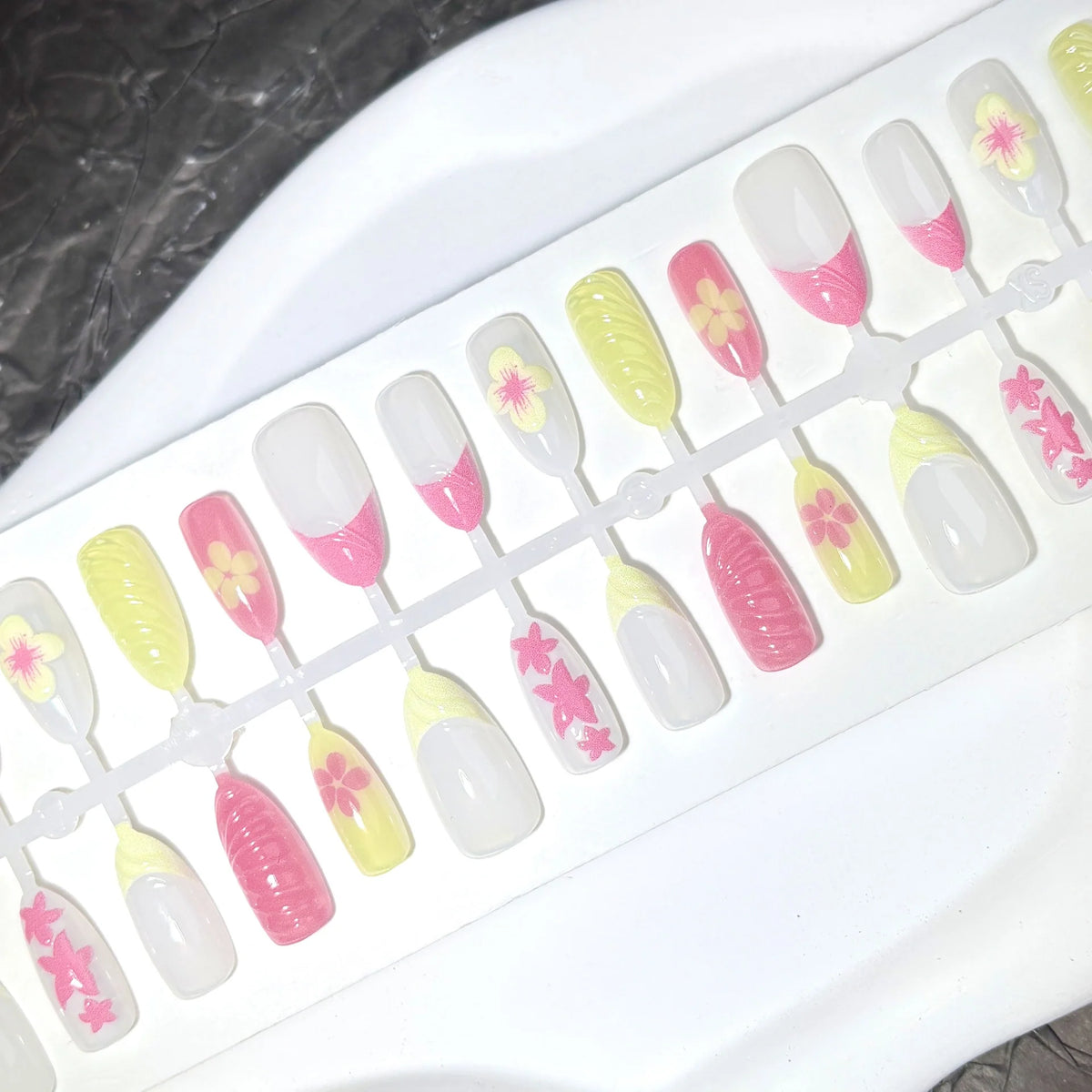 Press-On Nail Set Floral Art Long-Lasting