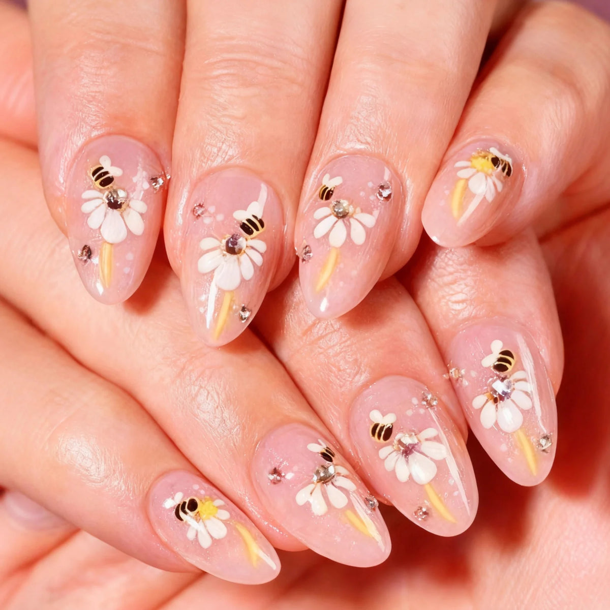 Press-On Nail Set Floral & Bee Design Reusable