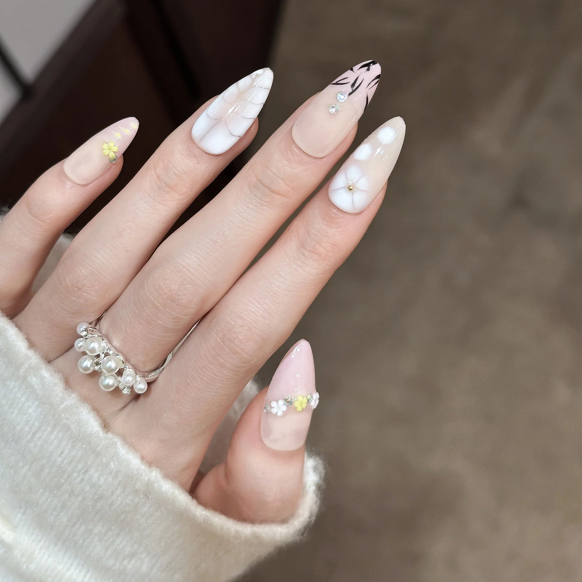Press-On Nail Set Floral Design Easy Application