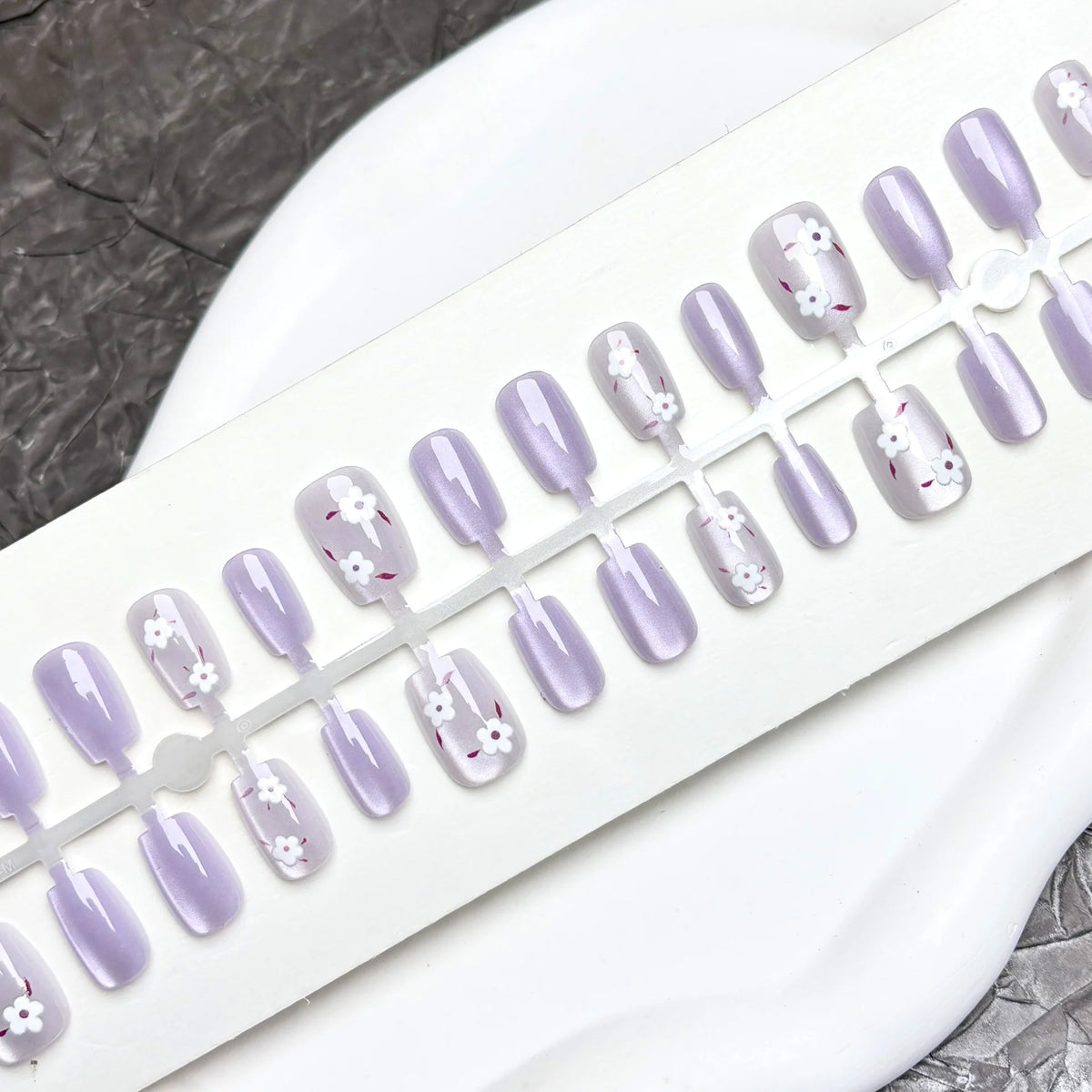 Press-On Nail Set Floral Design & Easy Application