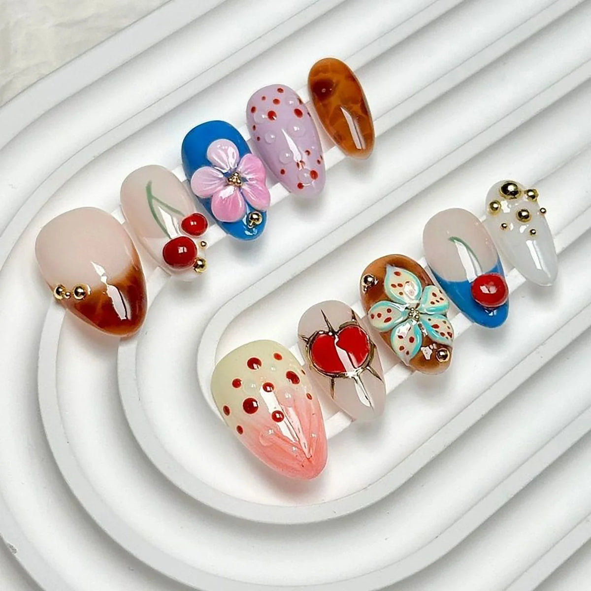 Press-On Nail Set Floral Design & Easy Application
