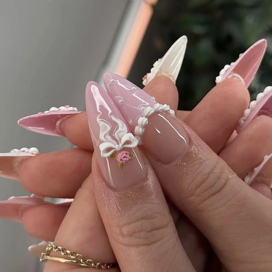 Press-On Nail Set Floral Design Easy Application & Long-Lasting Wear