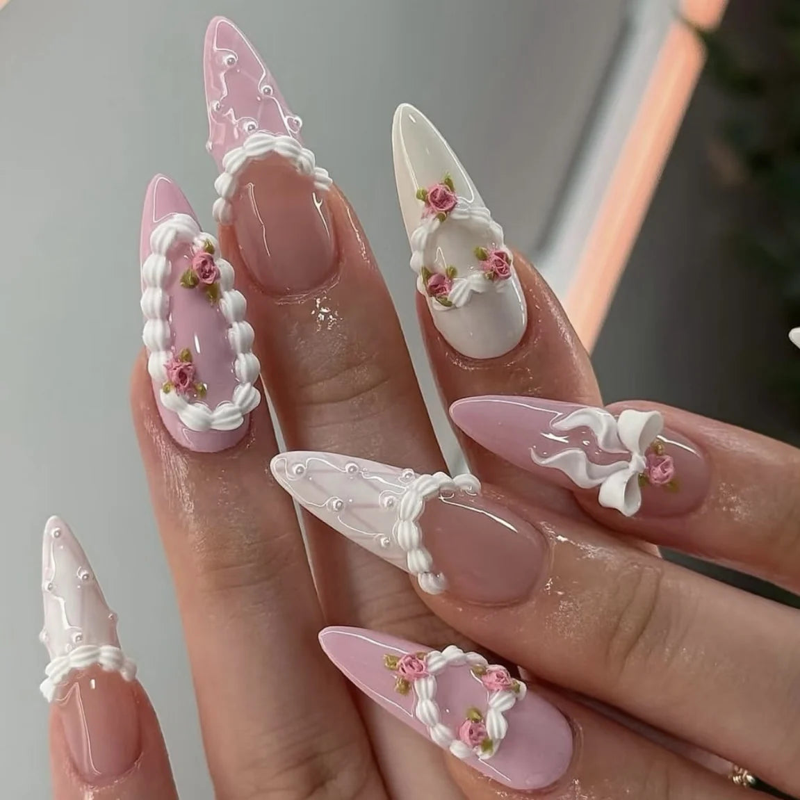 Press-On Nail Set Floral Design Easy Application & Long-Lasting Wear