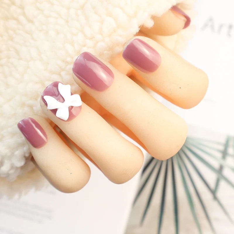 Press-On Nail Set Floral Design & Easy-Apply Adhesive