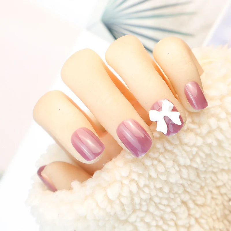 Press-On Nail Set Floral Design & Easy-Apply Adhesive