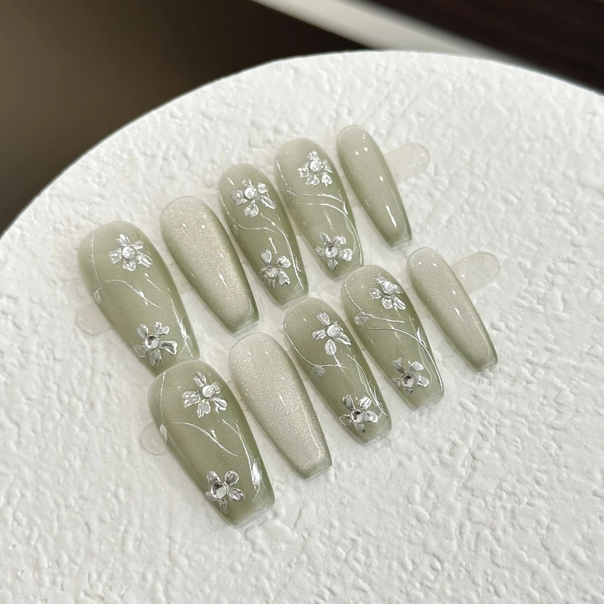 Press-On Nail Set Floral Design Glossy Multiple Sizes