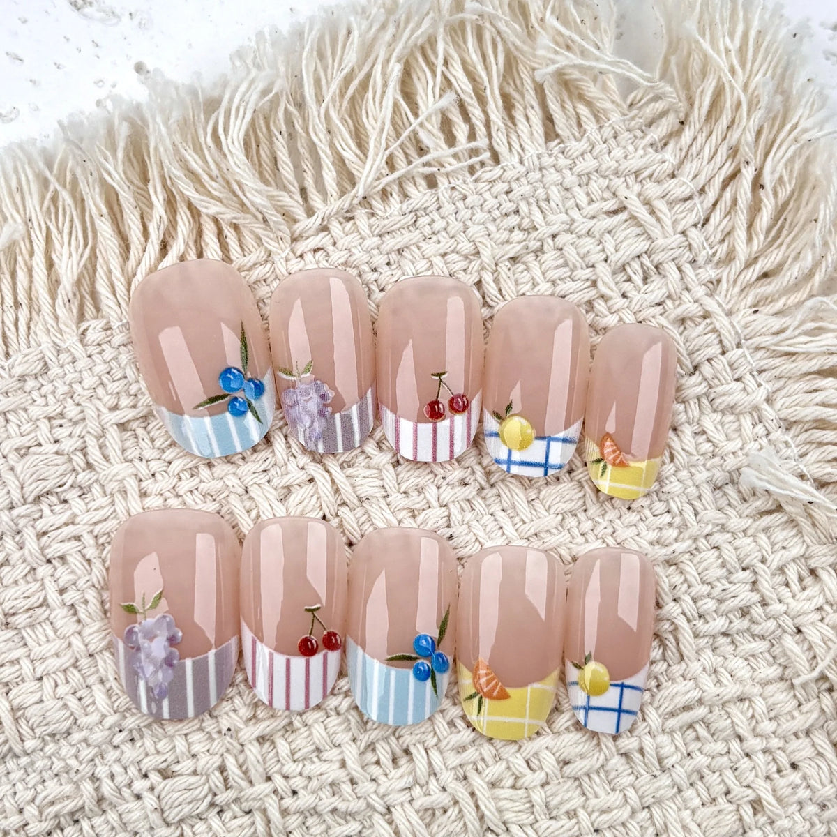 Press-On Nail Set Floral Design Glue-Free