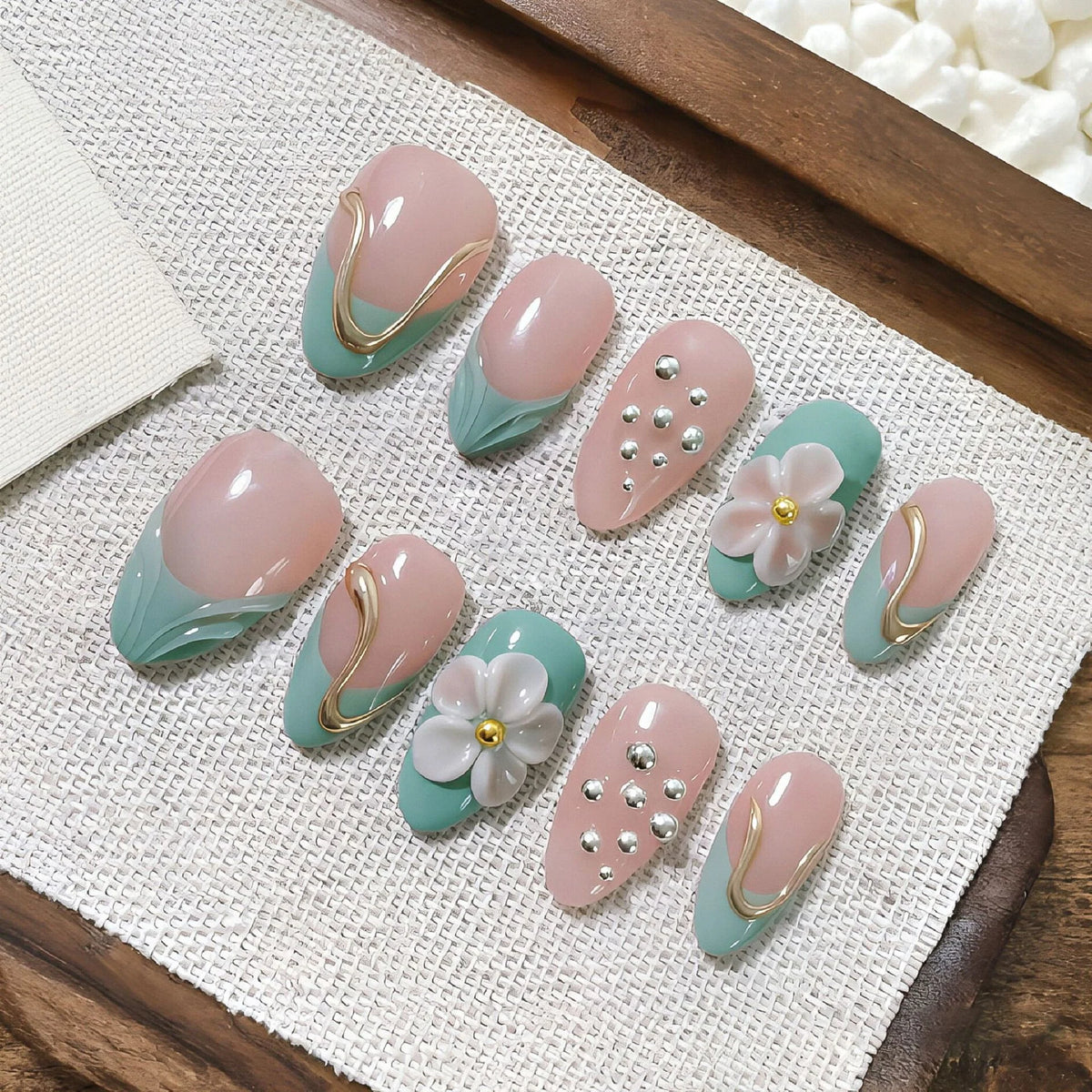 Press-On Nail Set Floral Design & Glue-Free Multiple Sizes