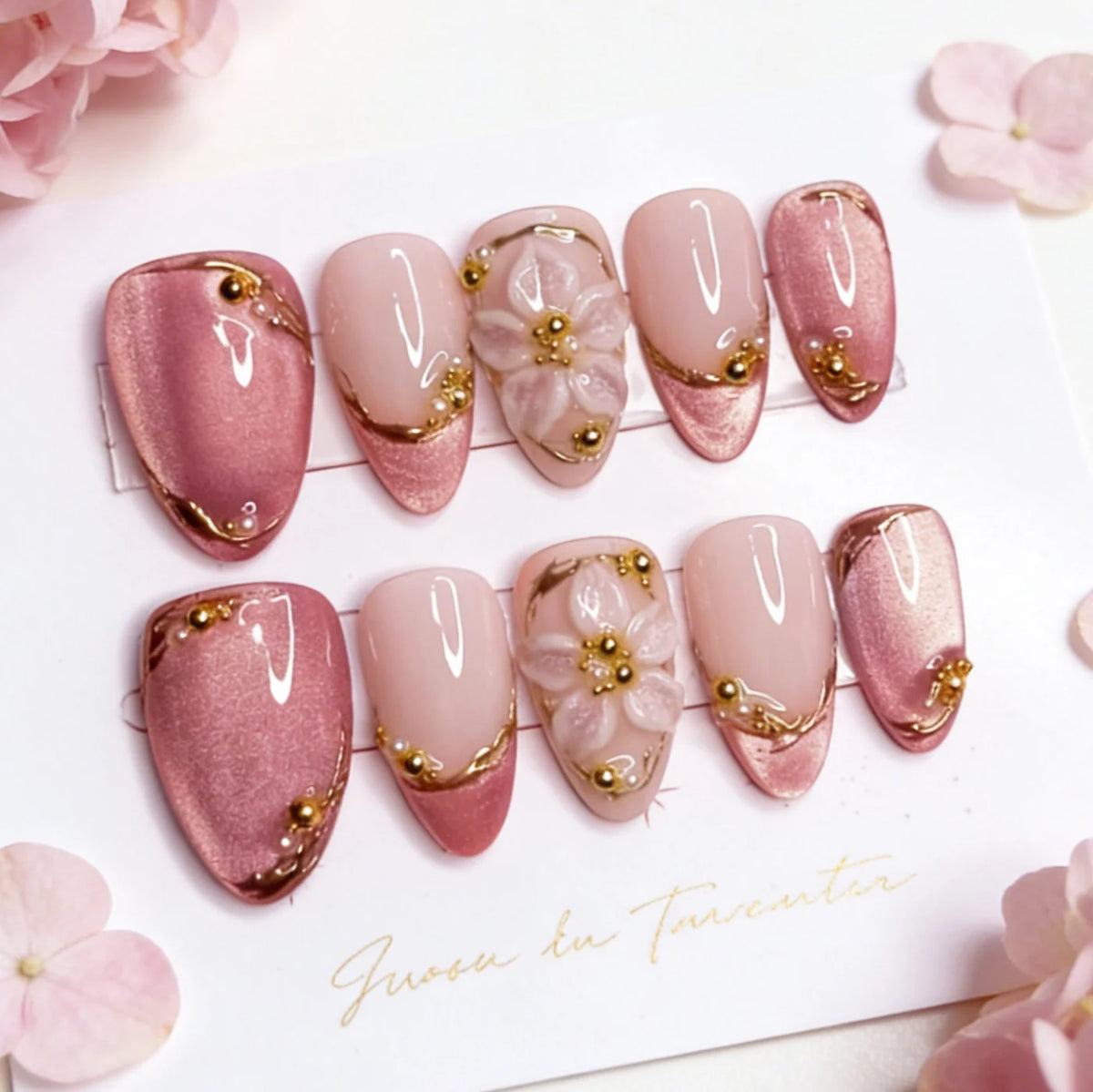 Press-On Nail Set Floral Design & Gold Accents