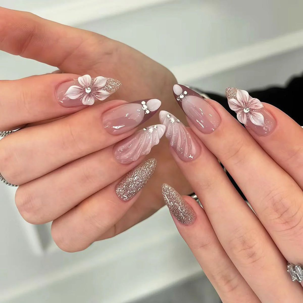 Press-On Nail Set Floral Design Long-Lasting & Reusable