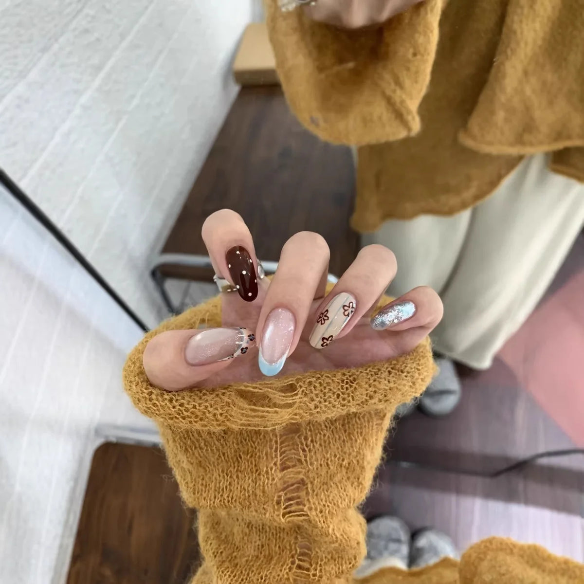 Press-On Nail Set Floral Design Multiple Sizes & Long-Lasting Wear