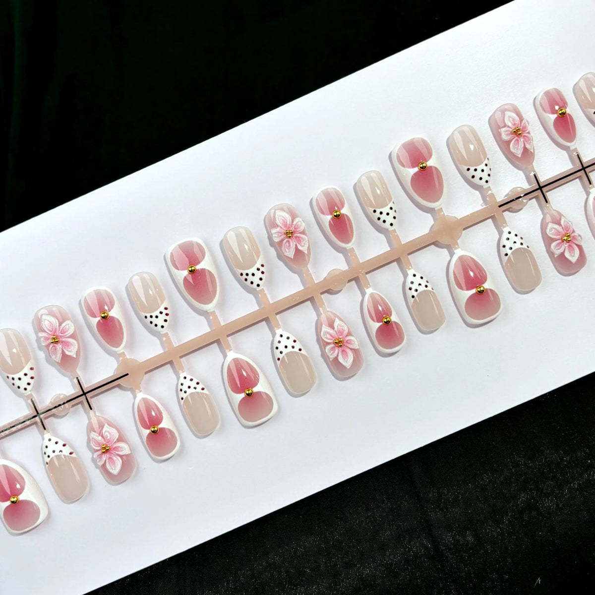 Press-On Nail Set Floral Design Non-Toxic Multiple Sizes
