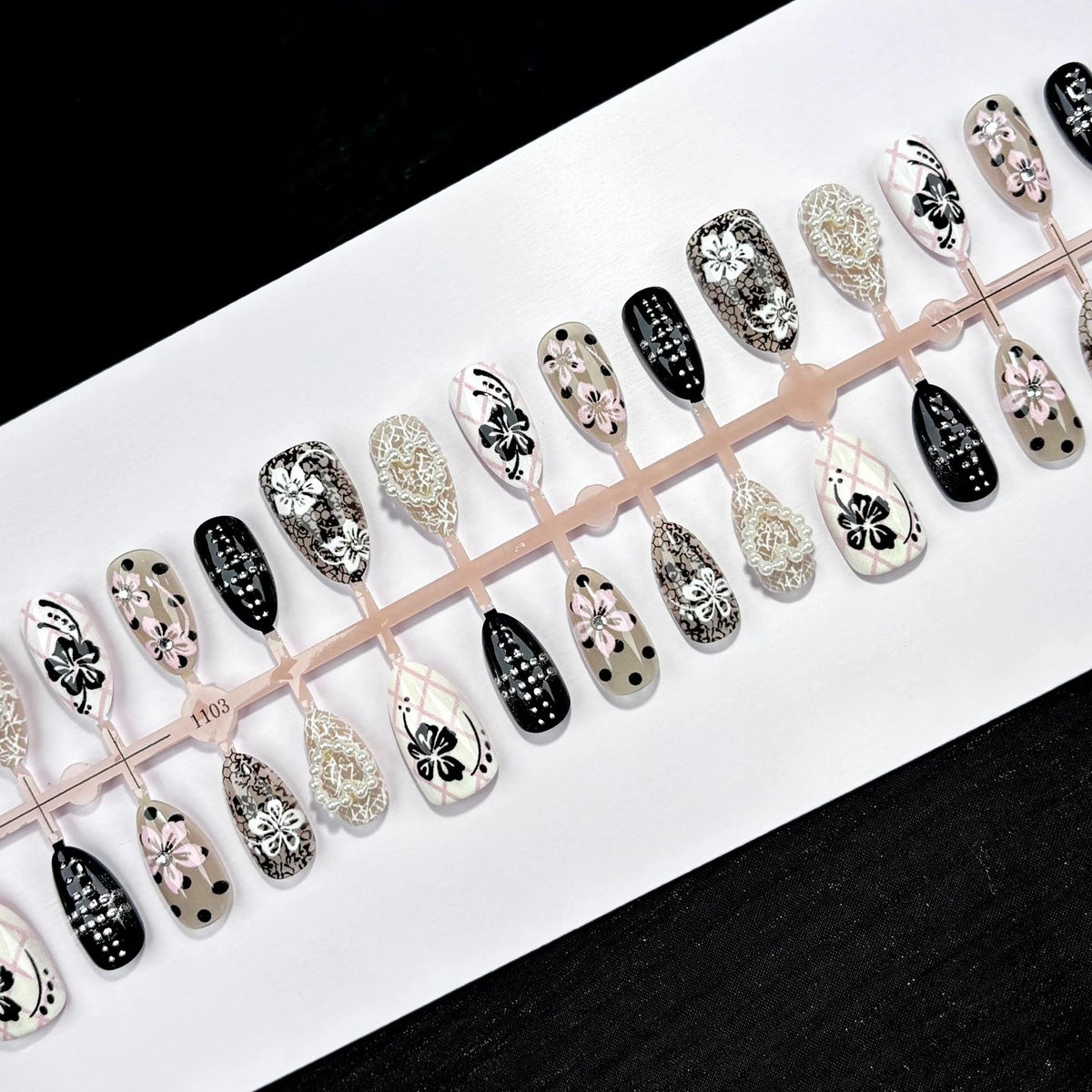 Press-On Nail Set Floral Design Peel & Stick Long-Lasting