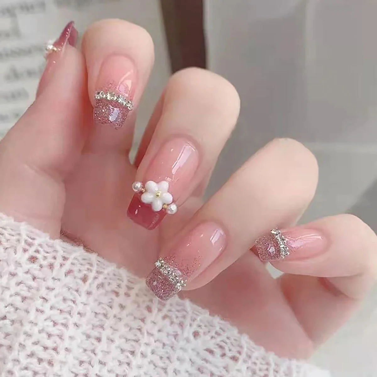 Press-On Nail Set Floral Design Peel & Stick Long-Lasting