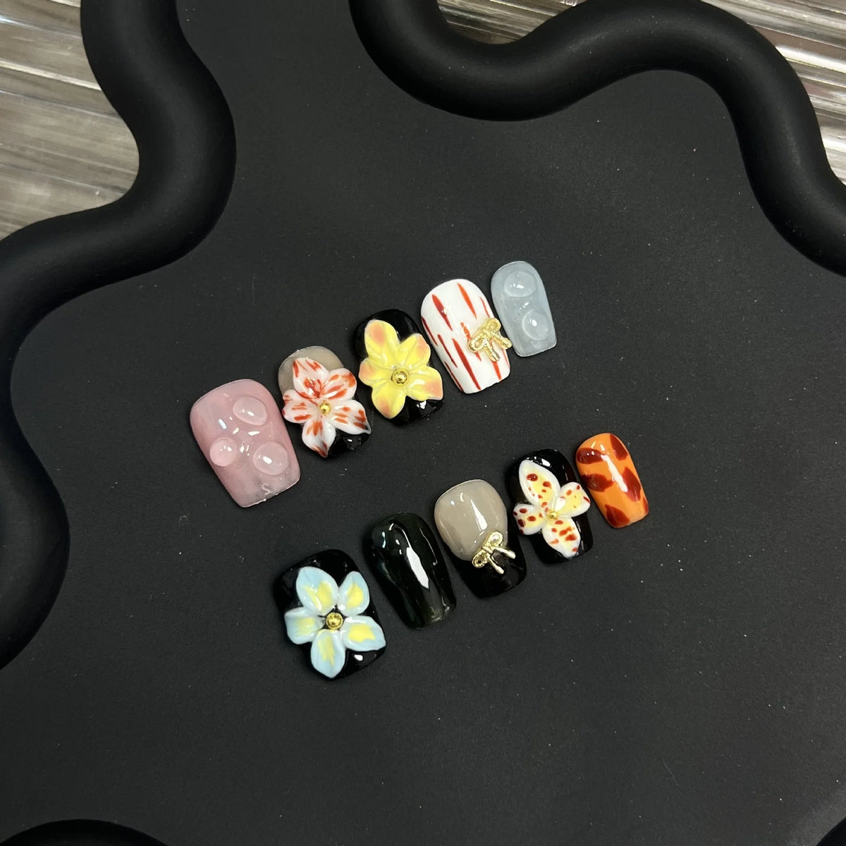 Press-On Nail Set Floral Design Pre-Applied Adhesive