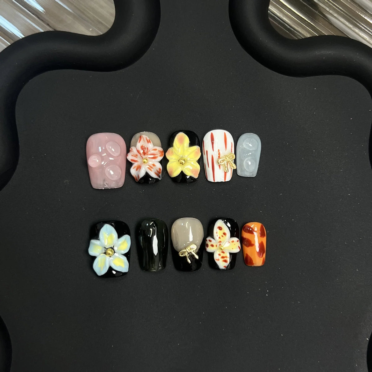 Press-On Nail Set Floral Design Pre-Applied Adhesive