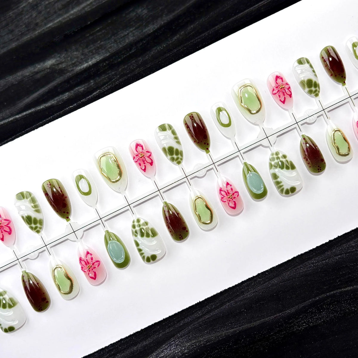 Press-On Nail Set Floral Design & Quick Application