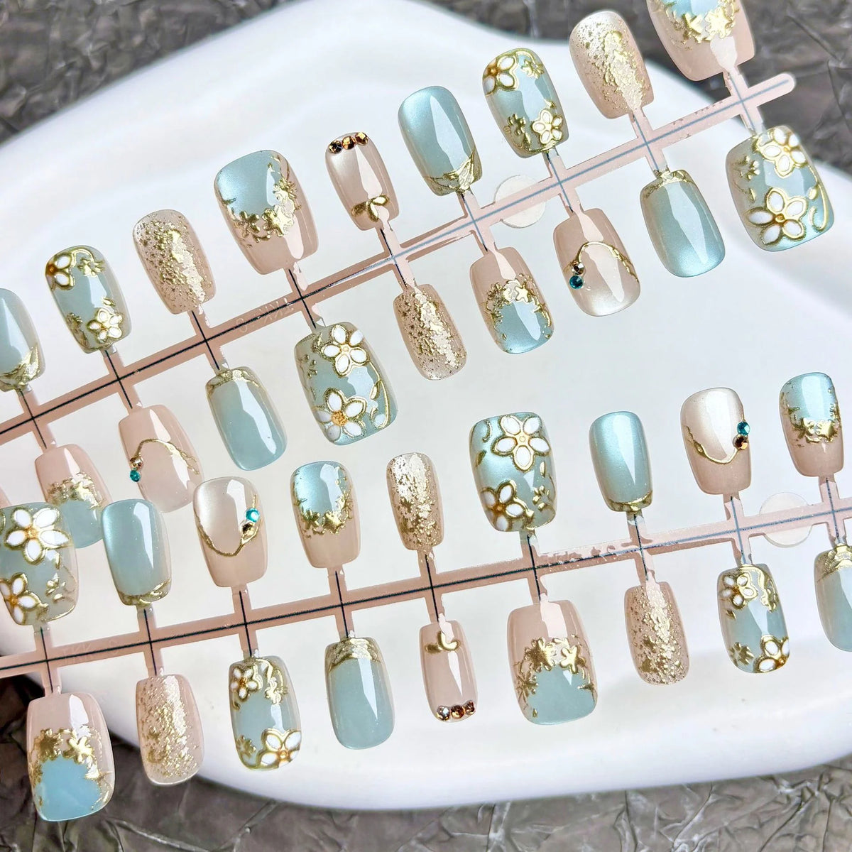 Press-On Nail Set Floral Design Quick Application & Reusable
