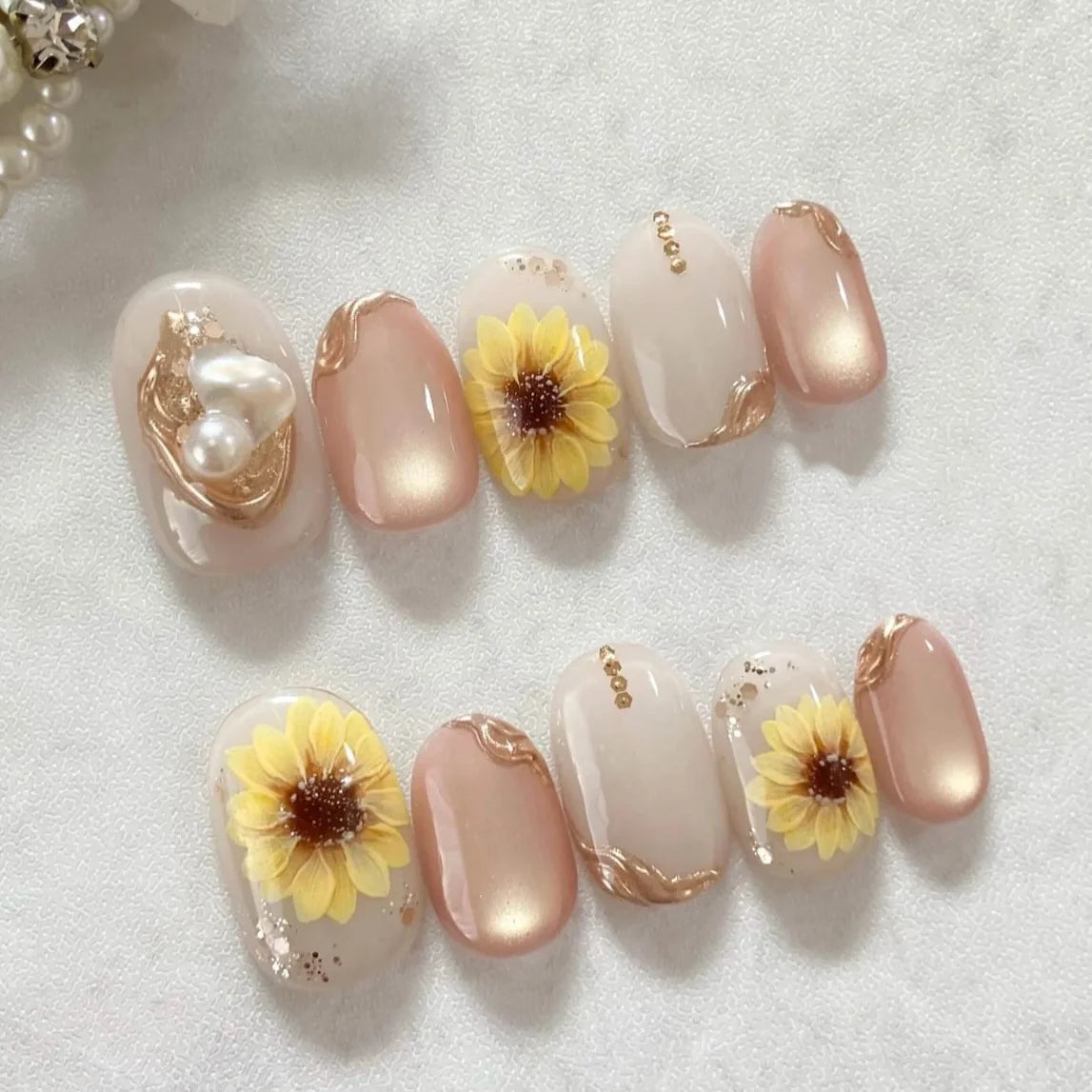 Press-On Nail Set Floral Design Reusable & Glue-Free