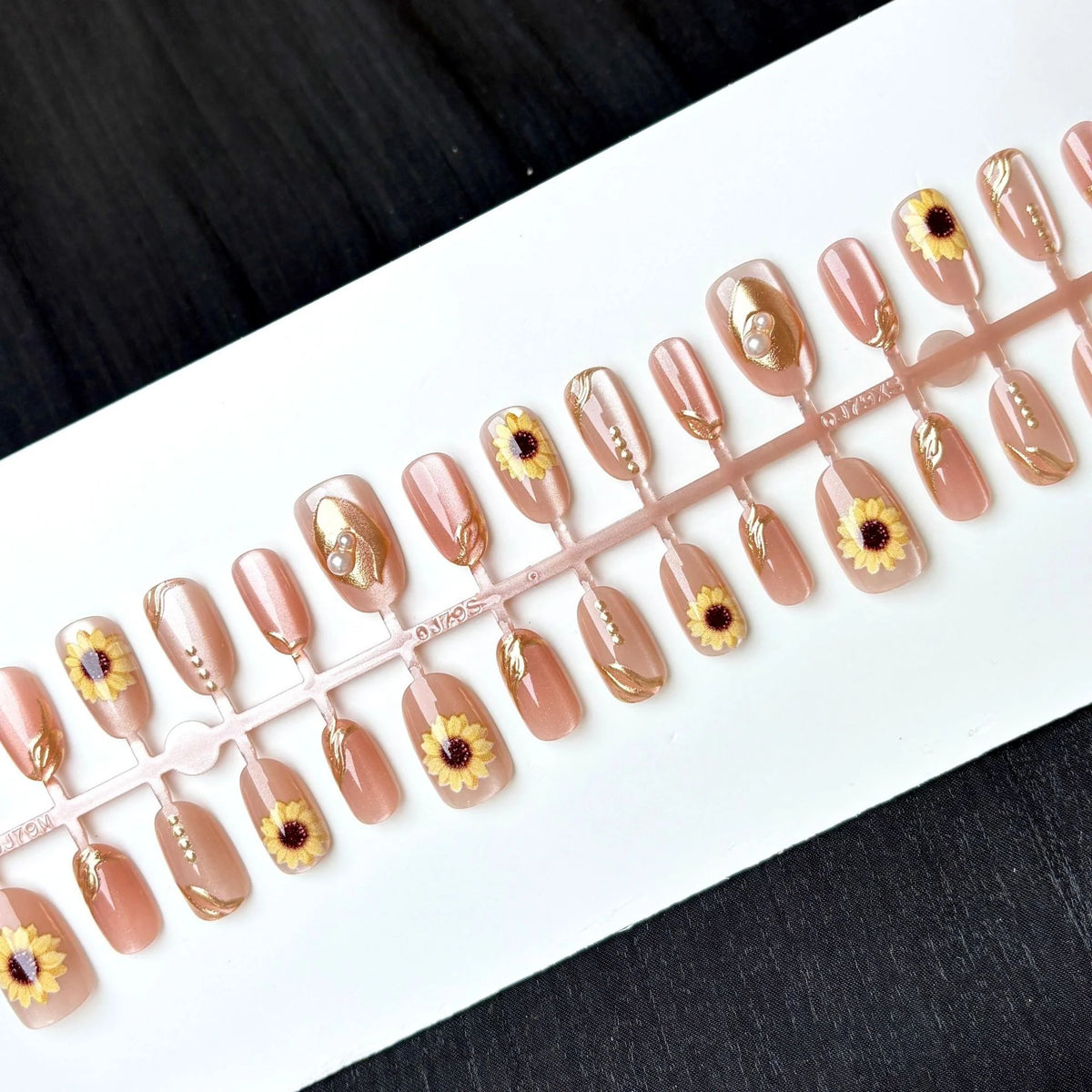 Press-On Nail Set Floral Design Reusable & Glue-Free