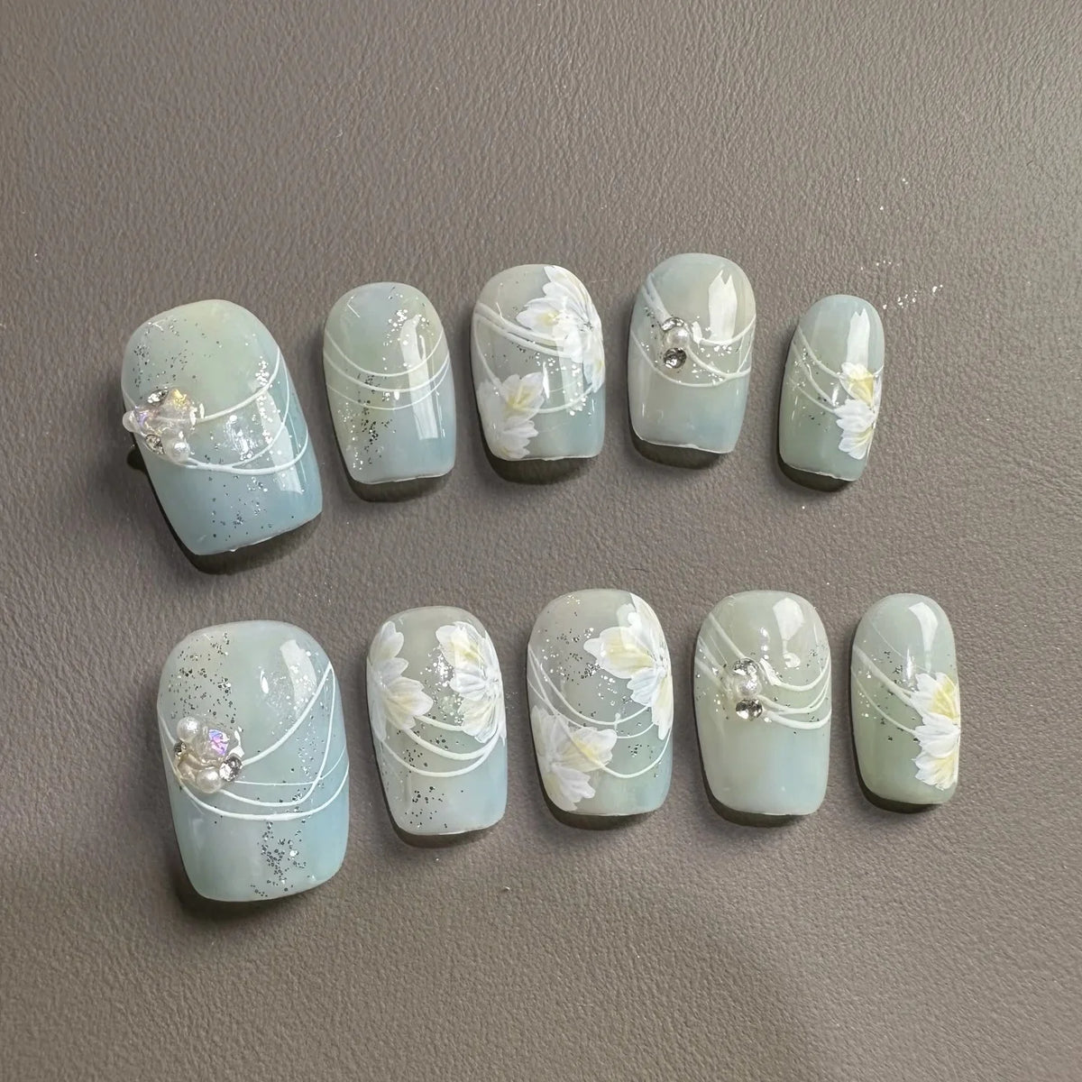 Press-On Nail Set Floral Design Reusable & Long-Lasting