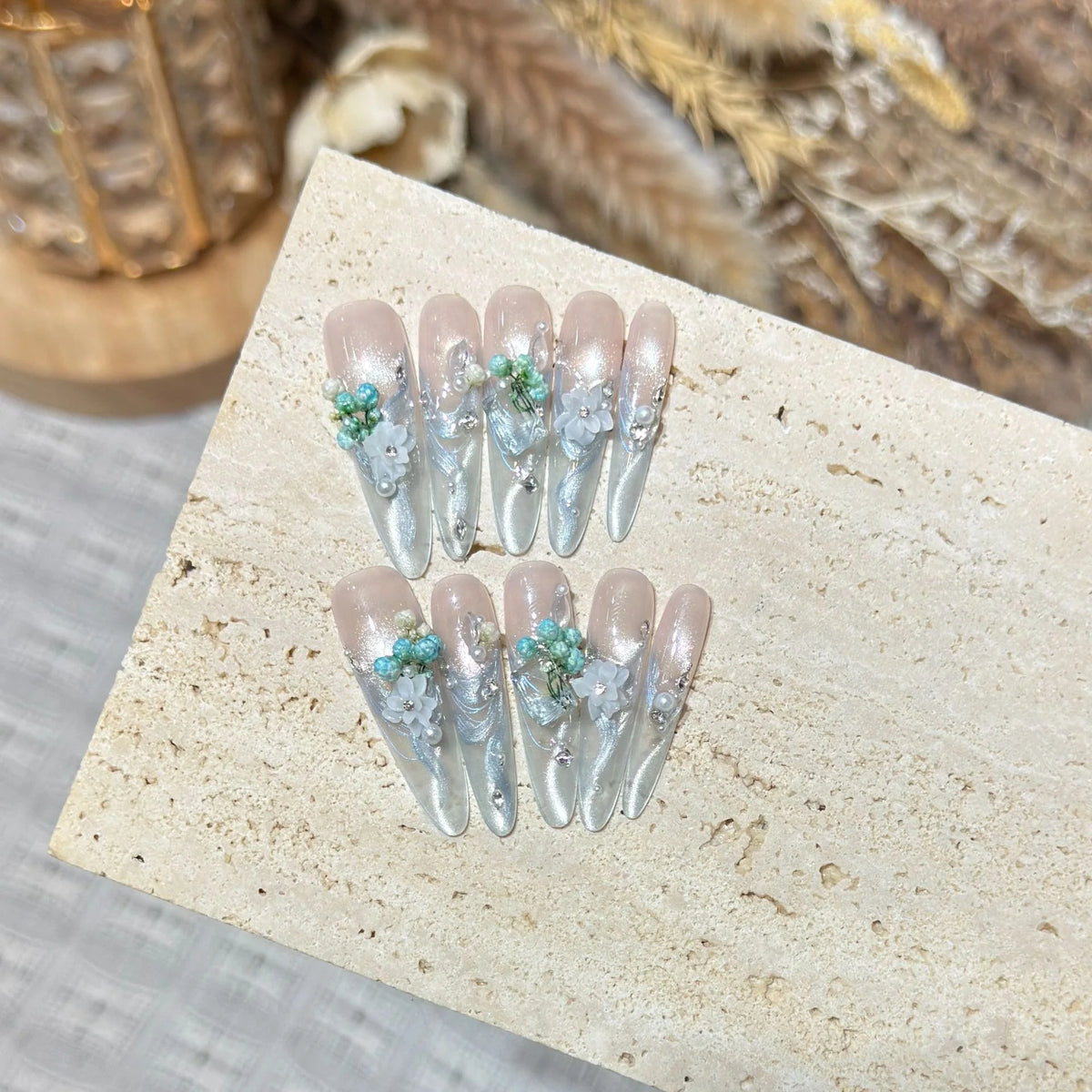 Press-On Nail Set Floral Design Reusable & Quick Application
