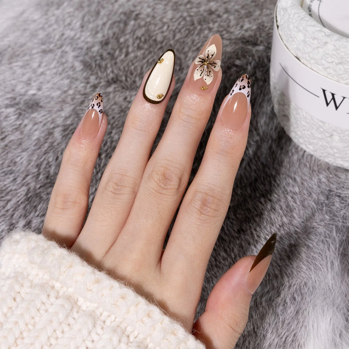 Press-On Nail Set Floral Design & Rhinestones