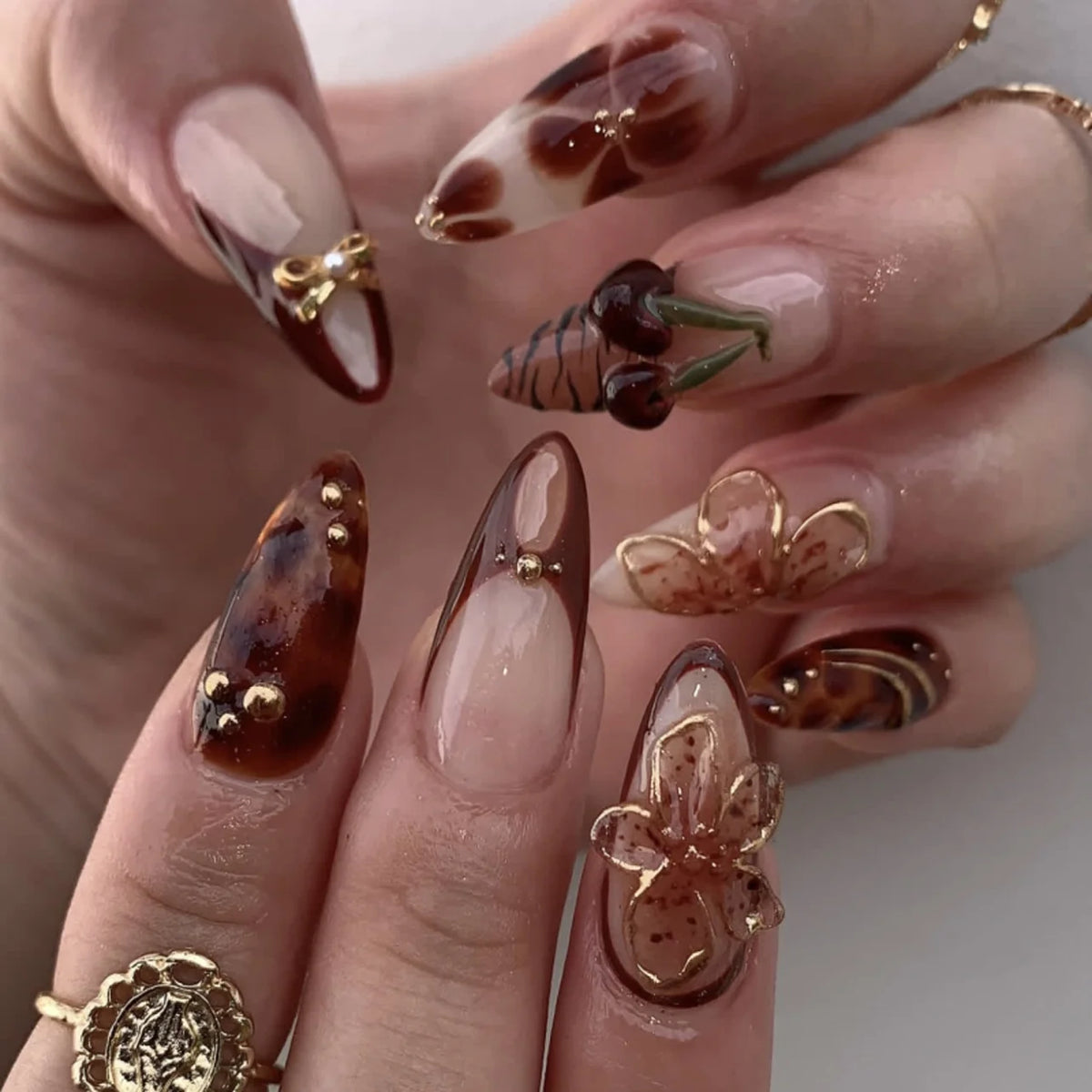 Press-On Nail Set Floral Design & Rhinestones