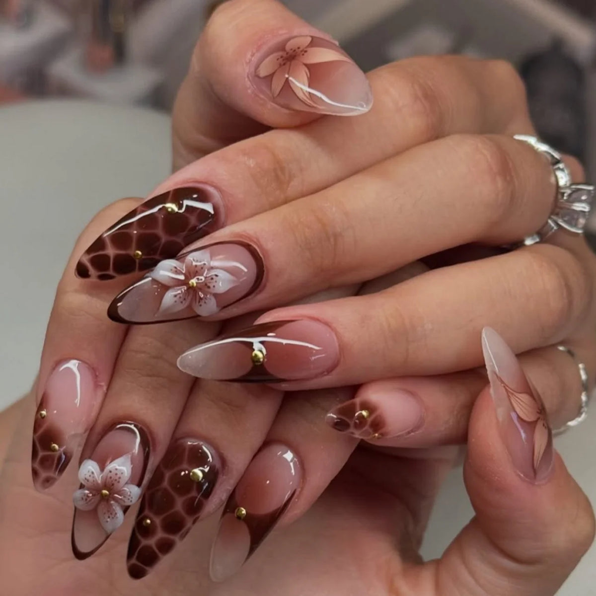 Press-On Nail Set Floral Design & Rhinestones