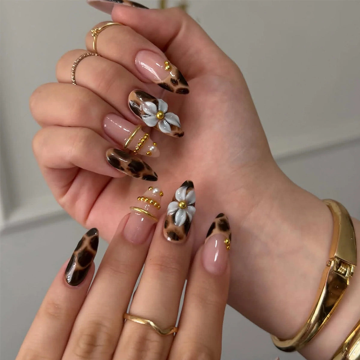 Press-On Nail Set Floral Design & Rhinestones