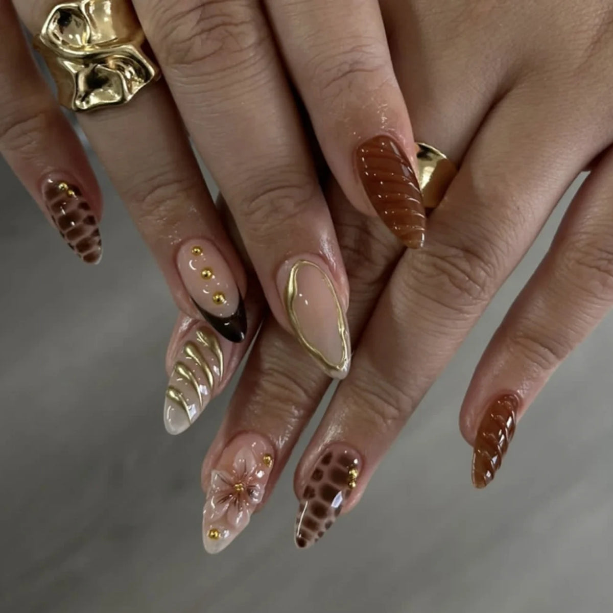 Press-On Nail Set Floral Design & Rhinestones