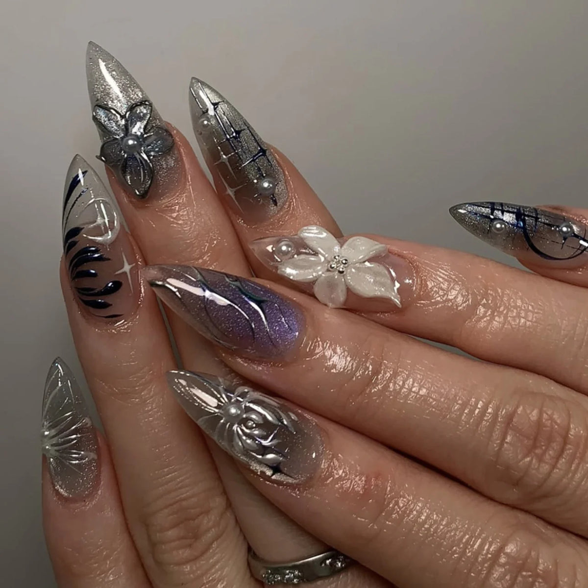 Press-On Nail Set Floral Design & Rhinestones