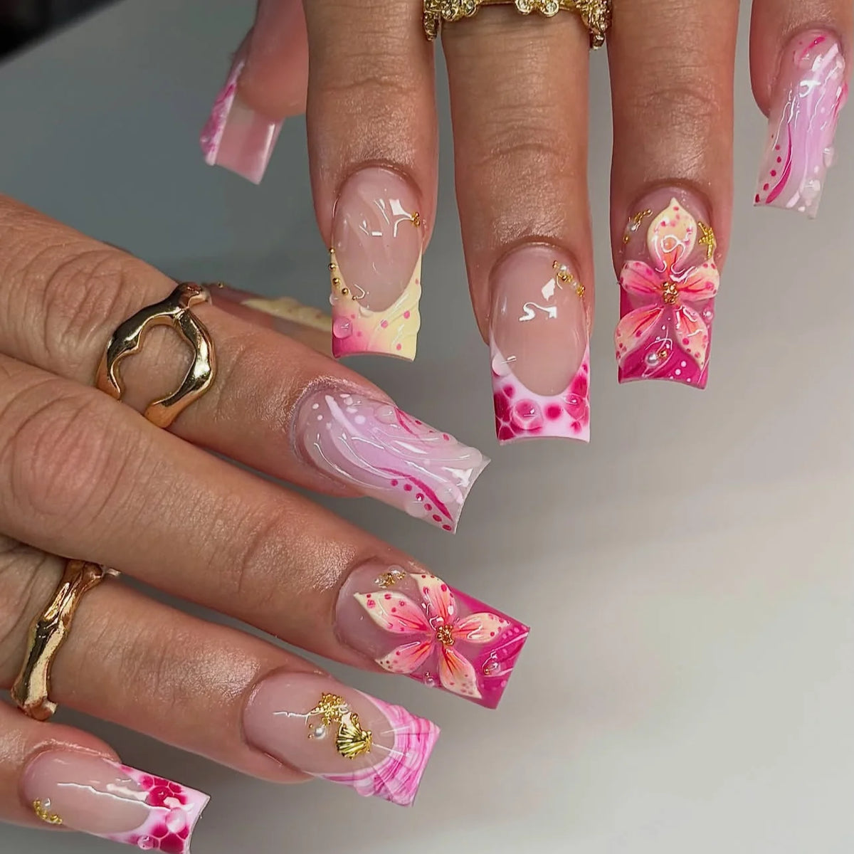 Press-On Nail Set Floral Designs Adhesive Backing 24 Pieces