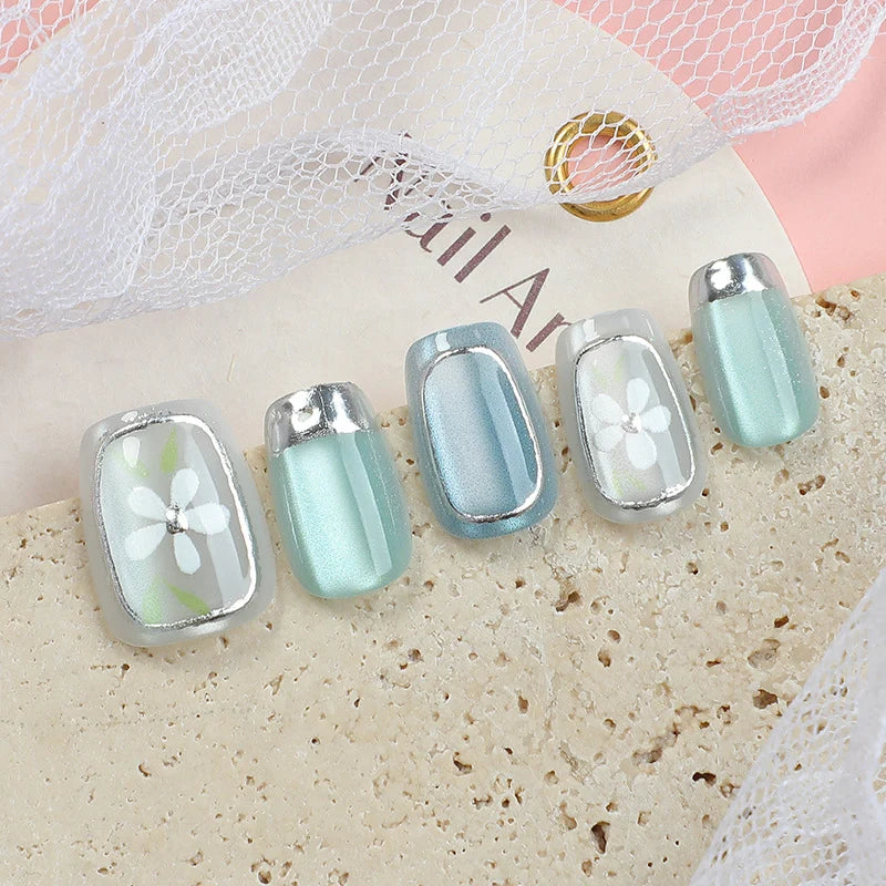 Press-On Nail Set Floral Designs & Adhesive Kit
