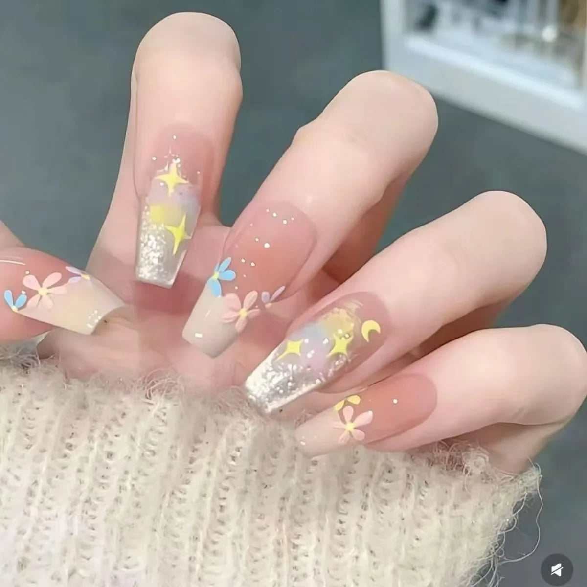 Press-On Nail Set Floral Designs Easy Application