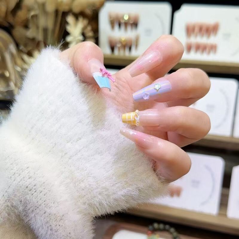 Press-On Nail Set Floral Designs Easy Application