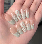 Press-On Nail Set Floral Designs Easy Application