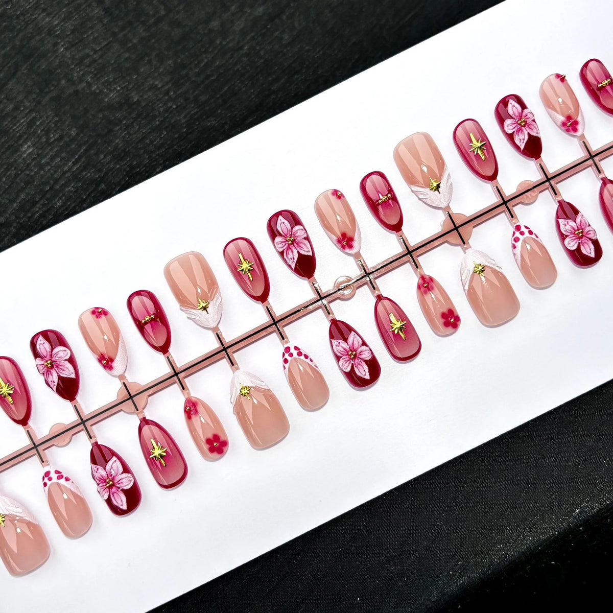 Press-On Nail Set Floral Designs Easy-Apply & Long-Lasting