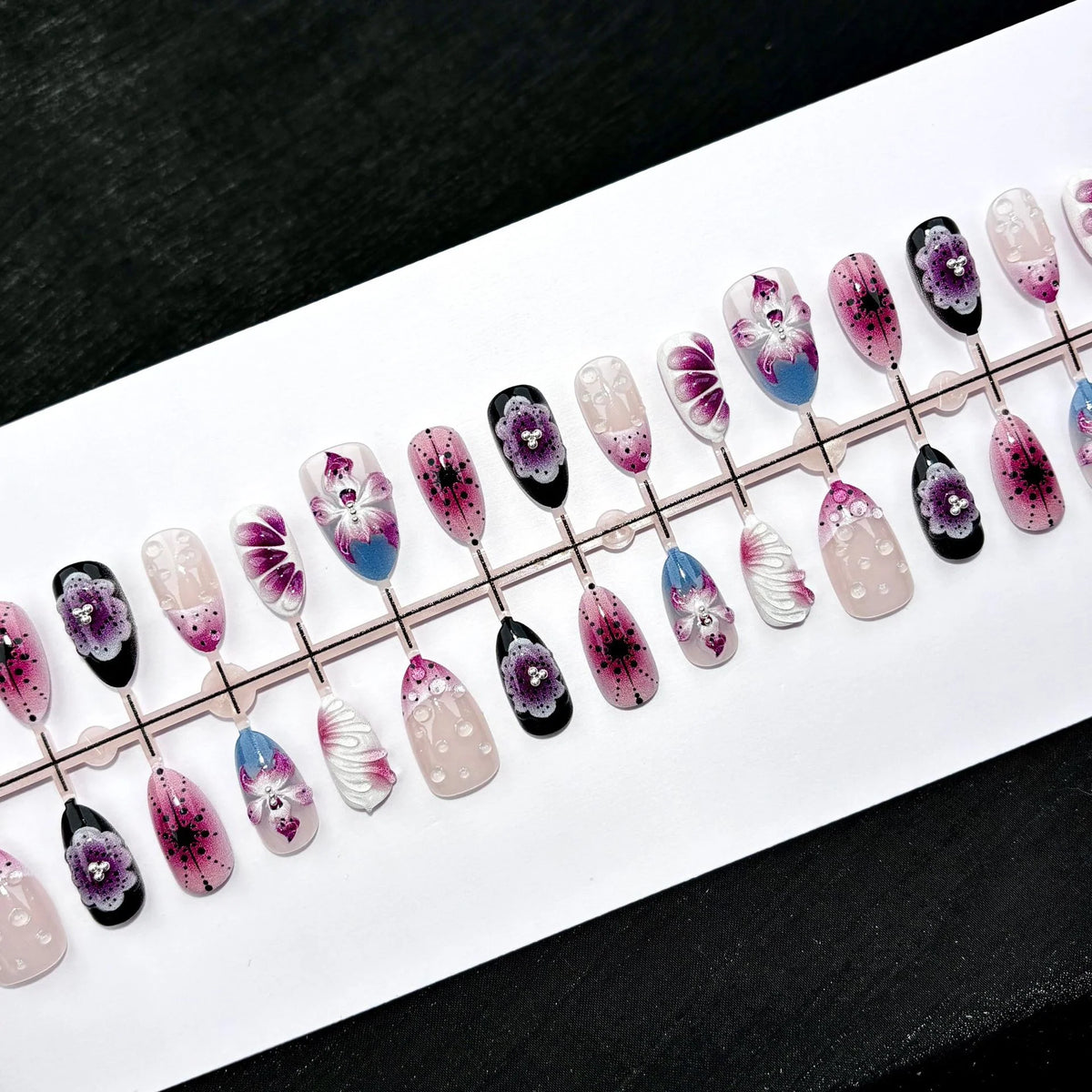Press-On Nail Set Floral Designs Easy-Apply & Reusable