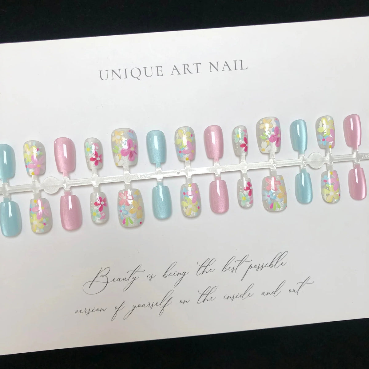 Press-On Nail Set Floral Designs Lightweight & Comfortable