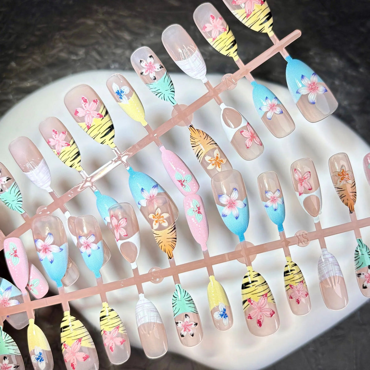 Press-On Nail Set Floral Designs Reusable & No Glue