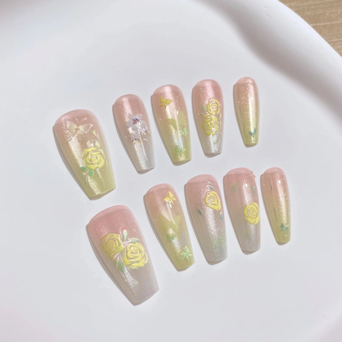 Press-On Nail Set Floral Embellished Easy Application & Comfortable Fit