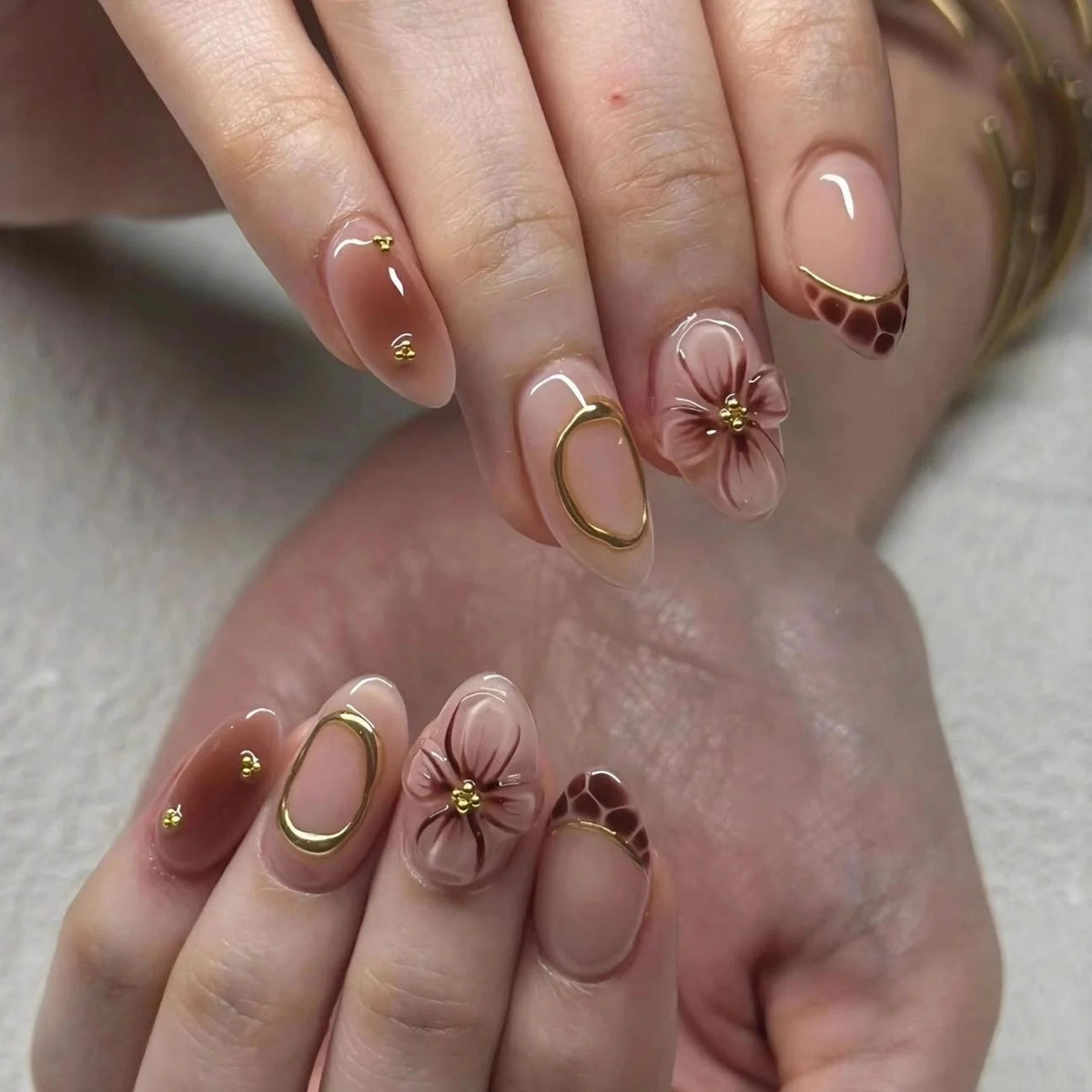 Press-On Nail Set Floral Embellished & Gold Accents